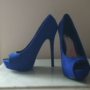 Blue Breckelle's Platform Pumps
